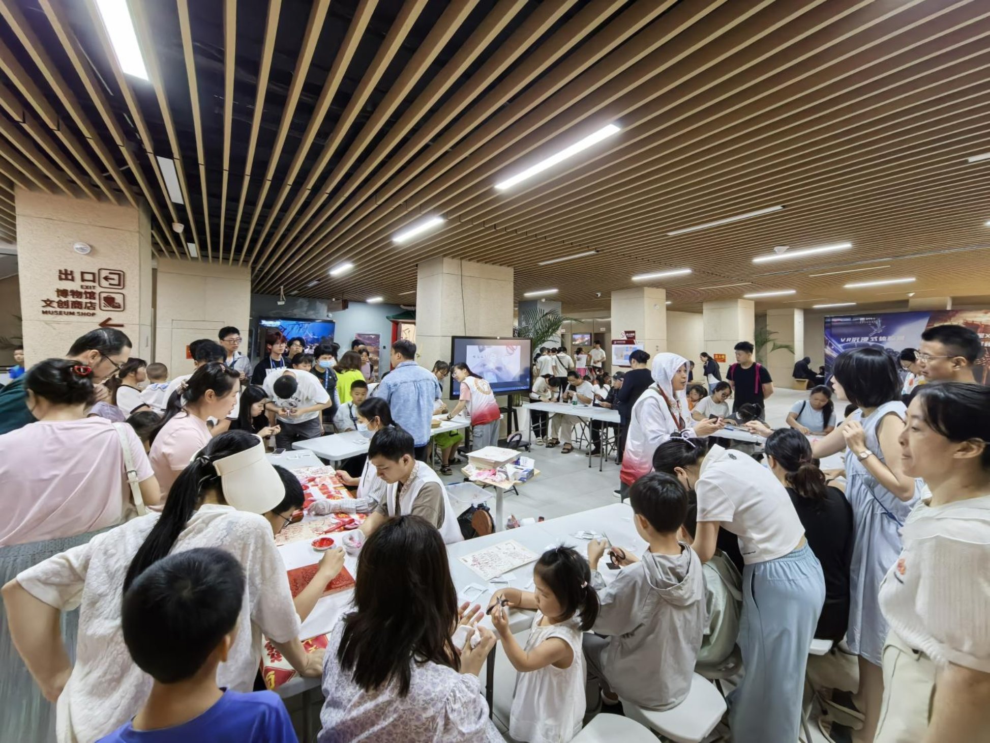 必一运动网址乐游广西超11万名游客共赴广西博物馆欢度“五一”假期(图2)