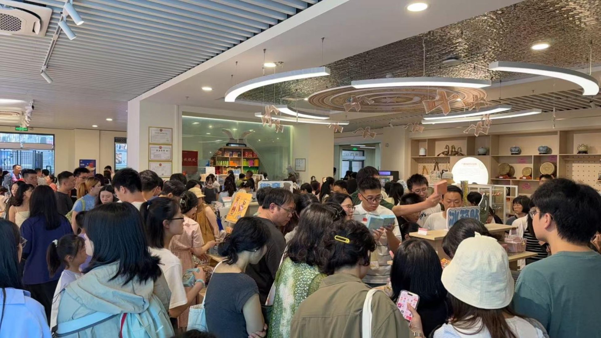 必一运动网址乐游广西超11万名游客共赴广西博物馆欢度“五一”假期(图5)