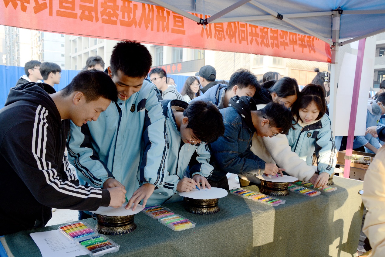 广西民族博物馆“铸牢中华民族共同体意识”宣讲队走进新民中学